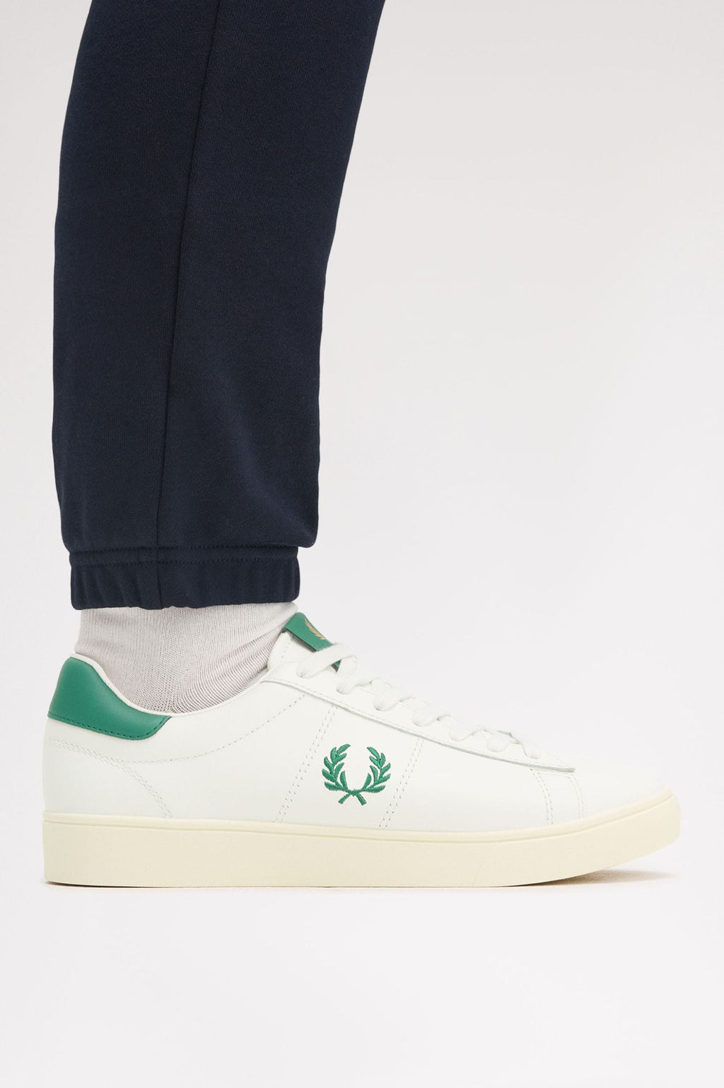 Fred Perry Spencer Leather B4334 Light Ecru