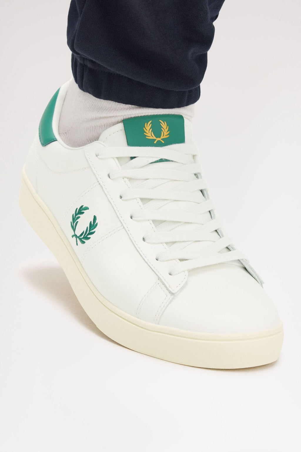 Fred Perry Spencer Leather B4334 Light Ecru